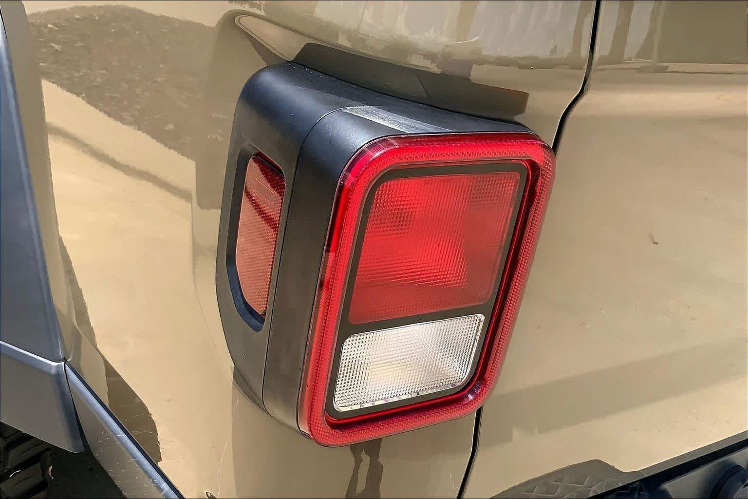 Used 2020 Gator Clearcoat Jeep Sport S image 27
