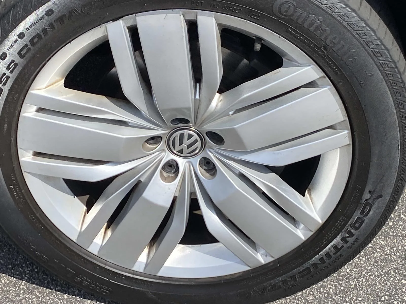 Used 2019 Platinum Gray Metallic Volkswagen 3.6L V6 SE w/Technology 4MOTION image 24
