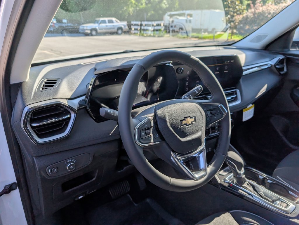 New 2026 Summit White Chevrolet LT image 32