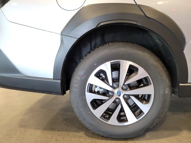Used 2025 Ice Silver Metallic Subaru Premium image 15
