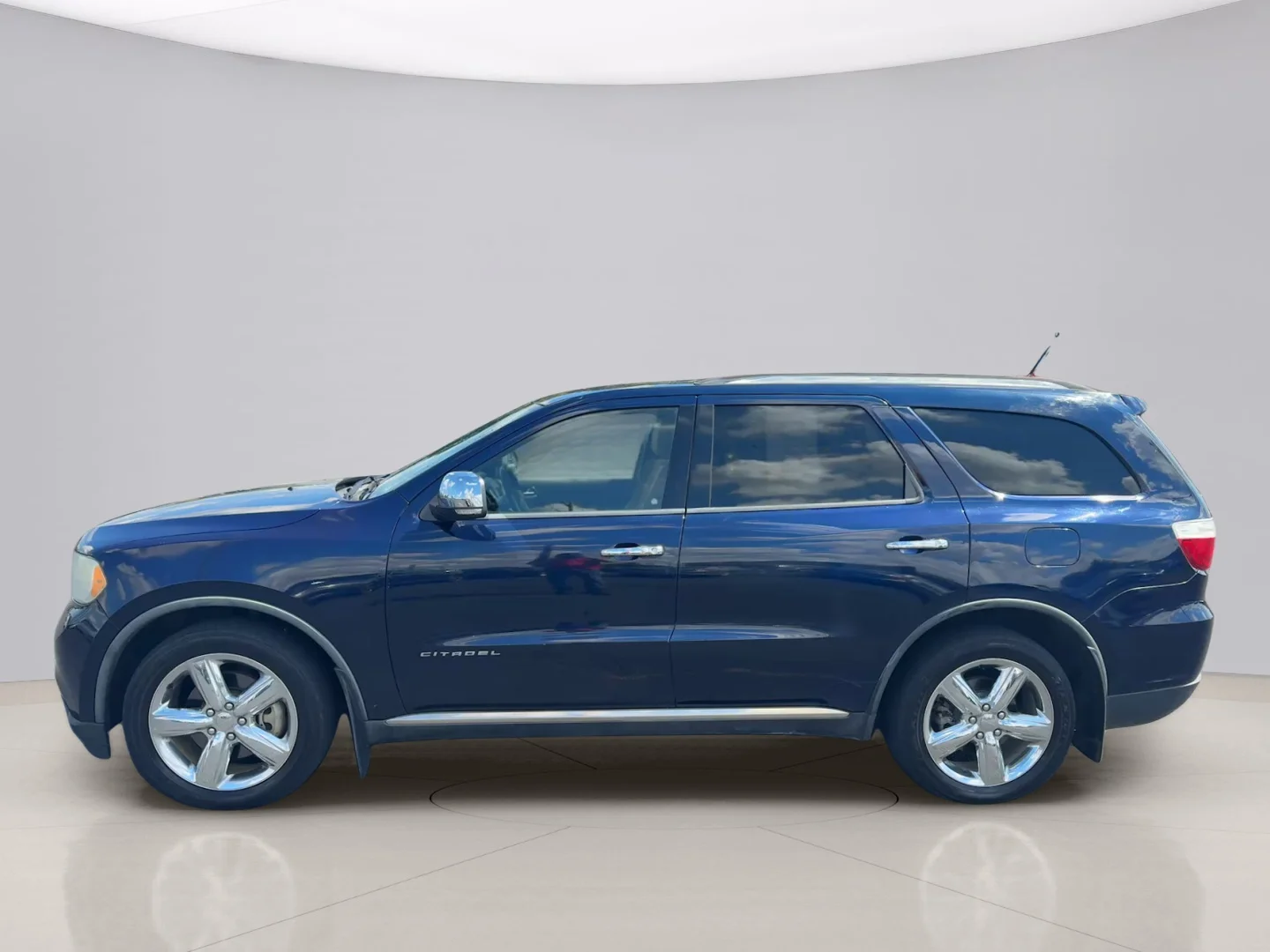 Used 2012 Blue Dodge CITADEL image 2