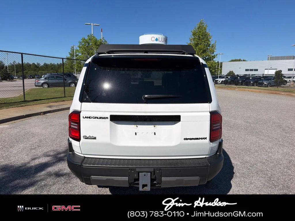 Used 2026  Toyota 4DR 4WD image 4