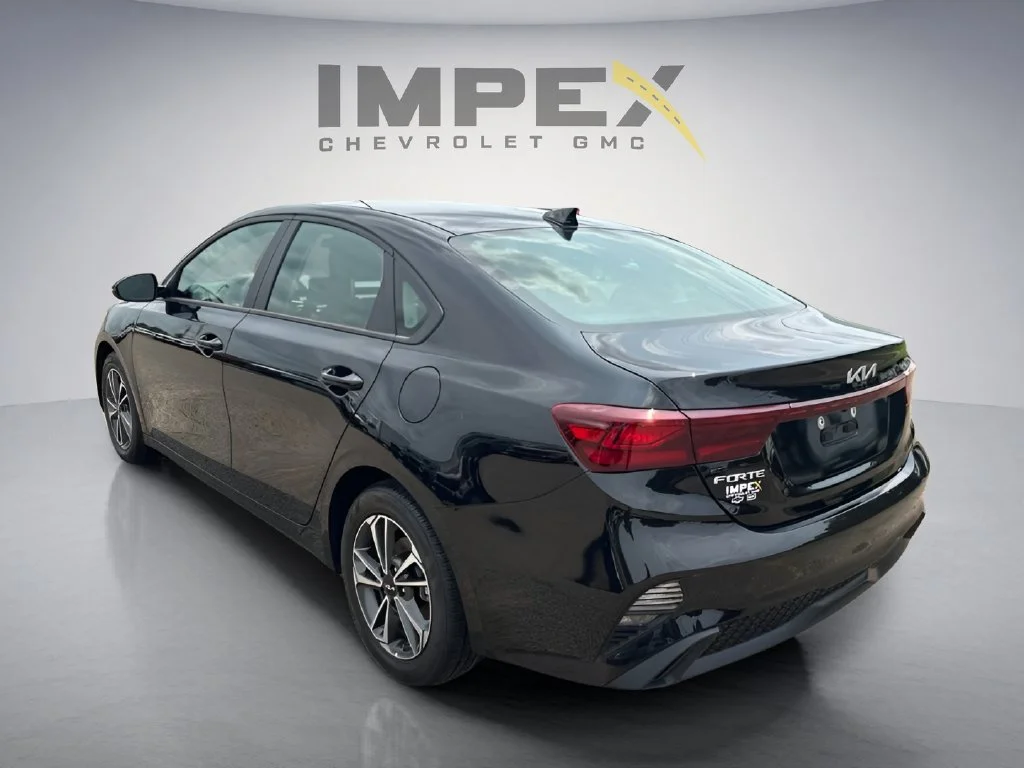 Used 2024  Kia LXS image 3
