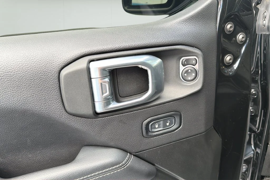 Used 2022 Black Jeep Unlimited Sahara 4x4 image 16