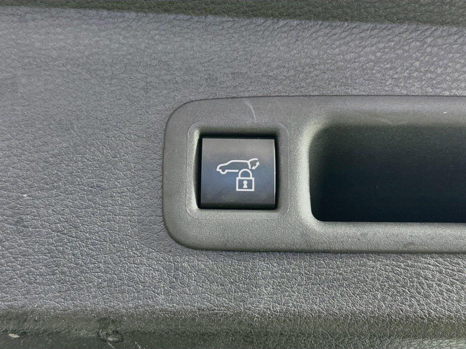 Certified Used 2025 Magnetic Gray Metallic Toyota XLE 8-Passenger image 39