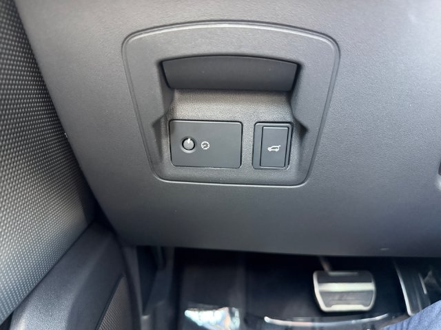 Used 2026 Gray Land Rover Dynamic SE image 26