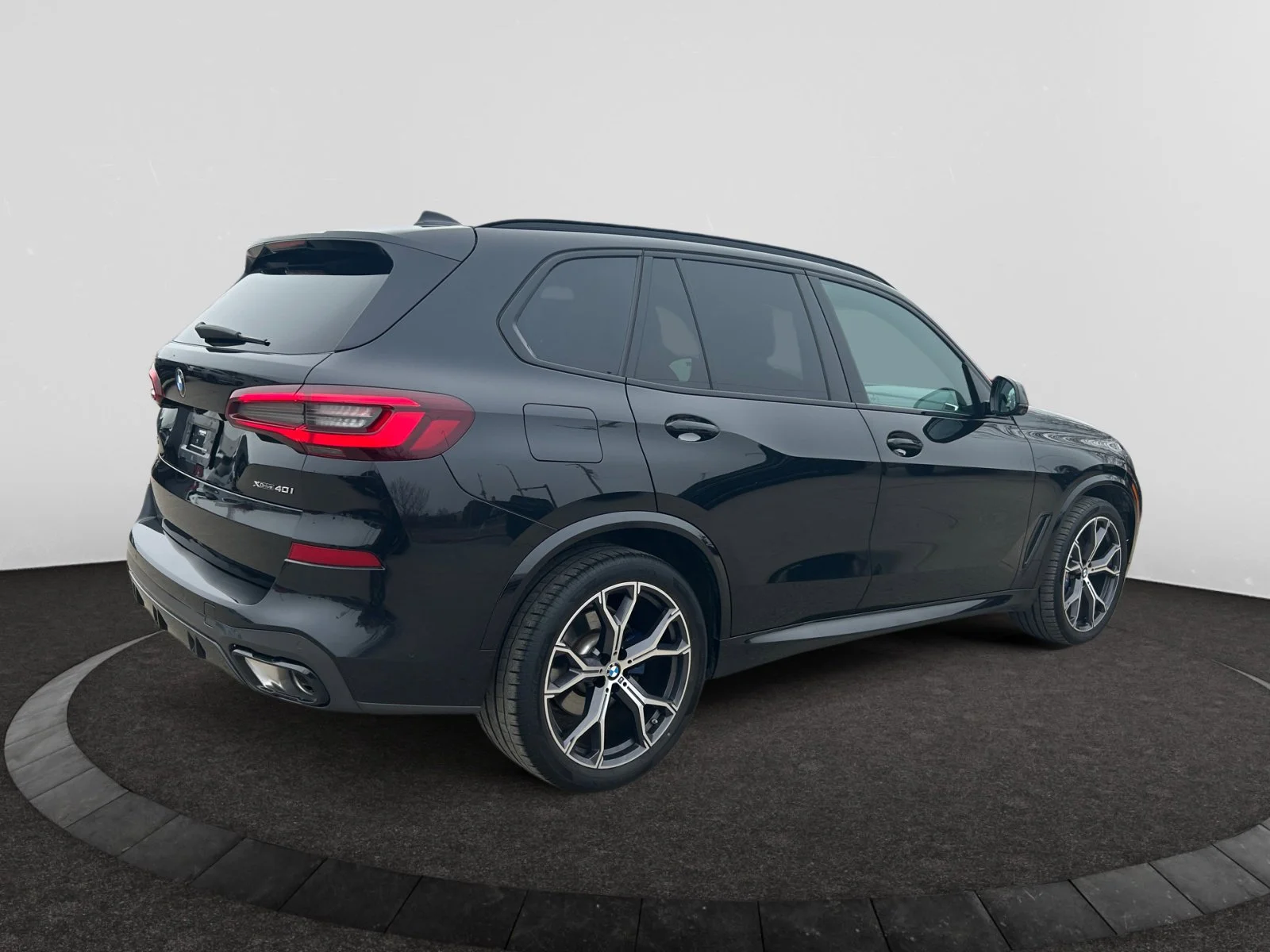 Used 2022 Black BMW xDrive40i image 5