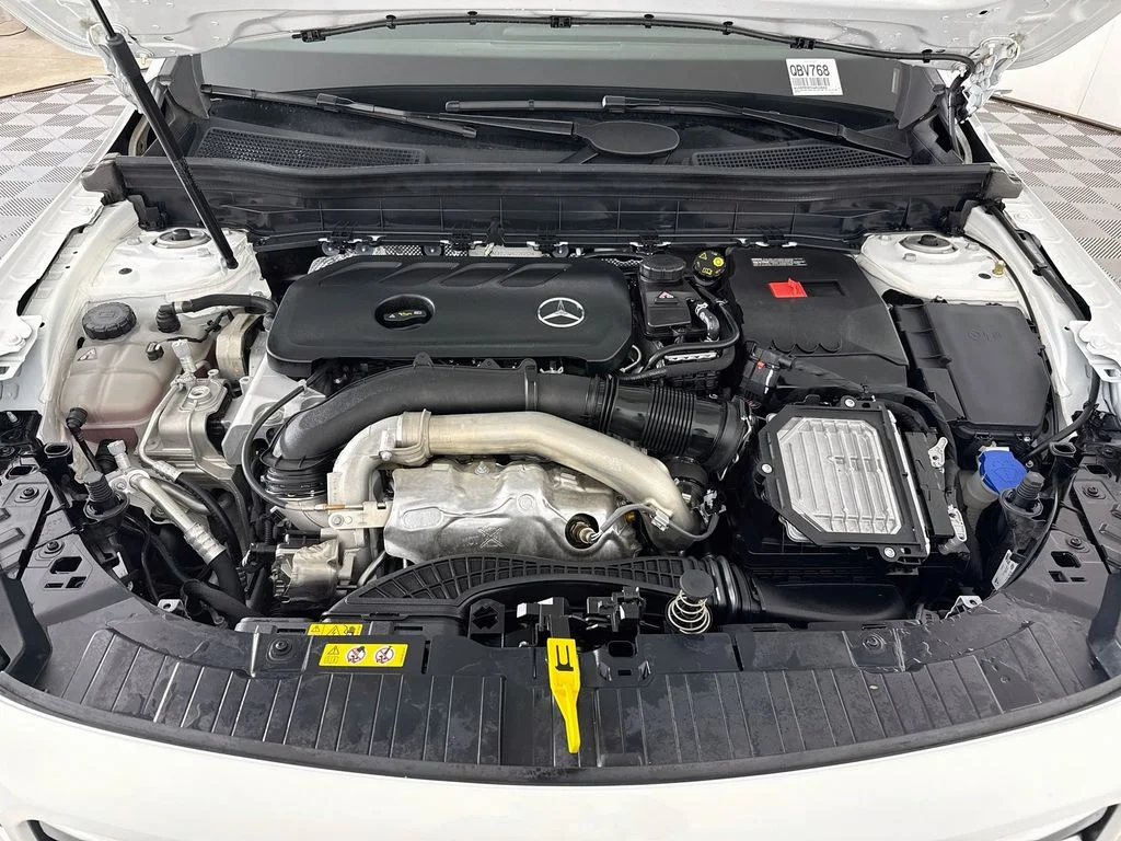 Used 2025 White Mercedes-Benz GLB 250 image 29