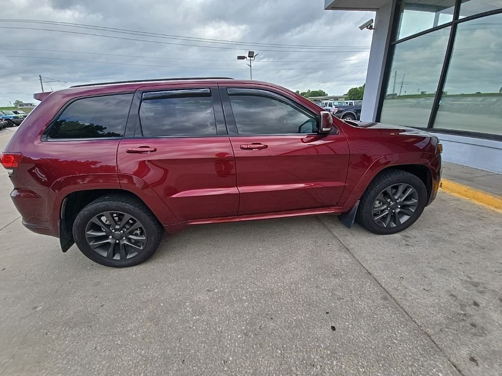 Used 2019 Red Jeep Overland image 9