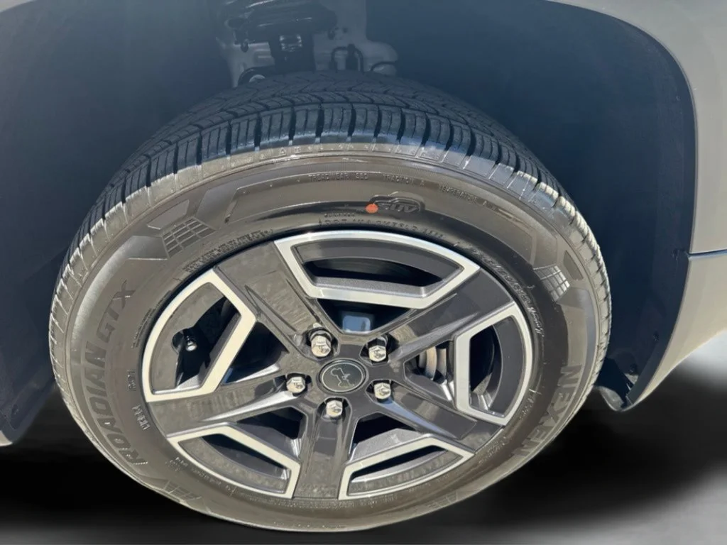 New 2026 Bright White Clearcoat Jeep Laredo image 37