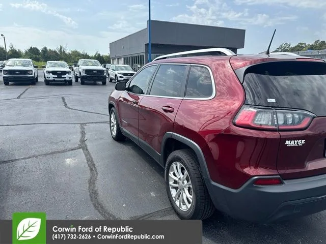 Used 2019 Velvet Red Pearlcoat Jeep Latitude image 5