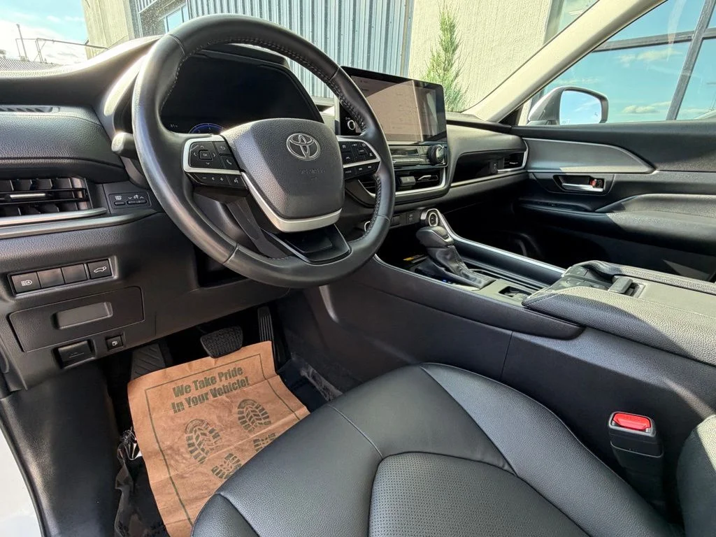 Used 2025 Beige Toyota XLE image 11