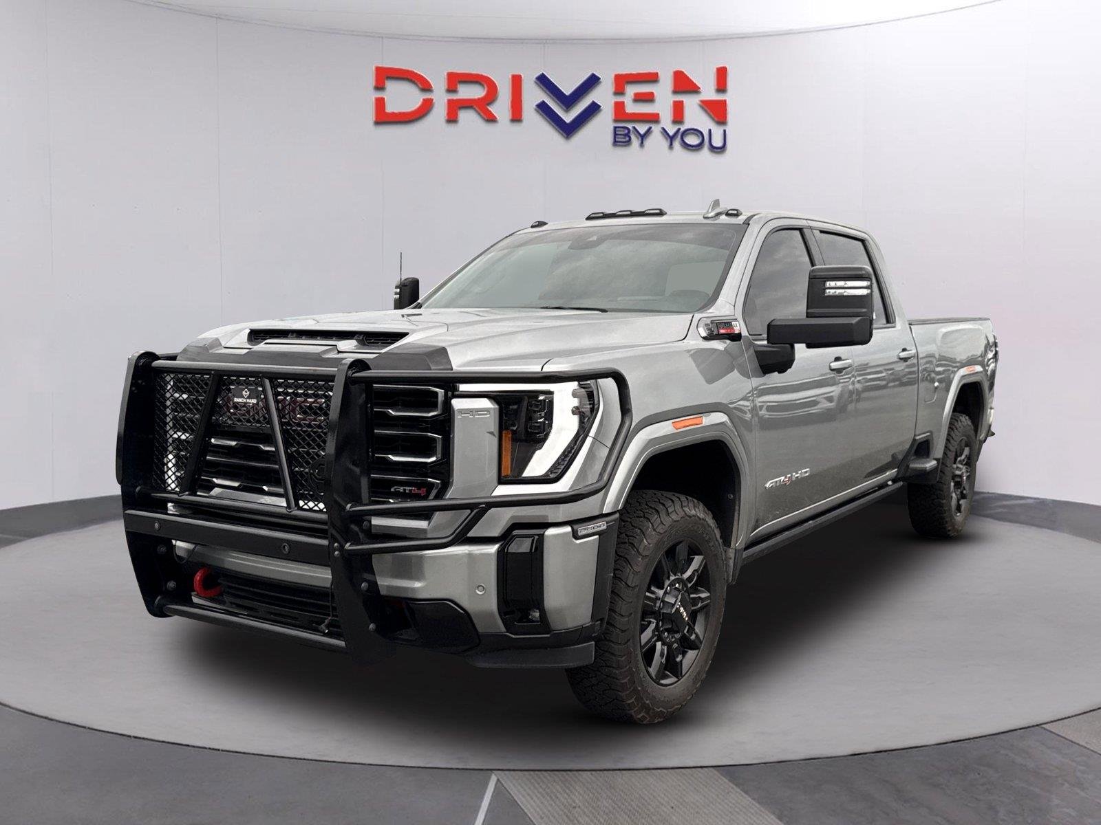 Used 2025 Sterling Metallic GMC AT4 image 8