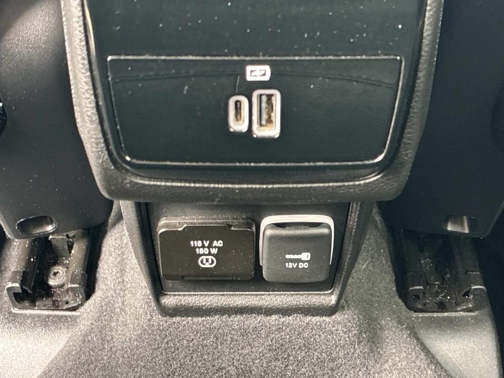 Used 2022 White Jeep Latitude image 18