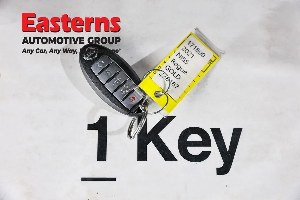 Used 2021 Gold Nissan SL image 29
