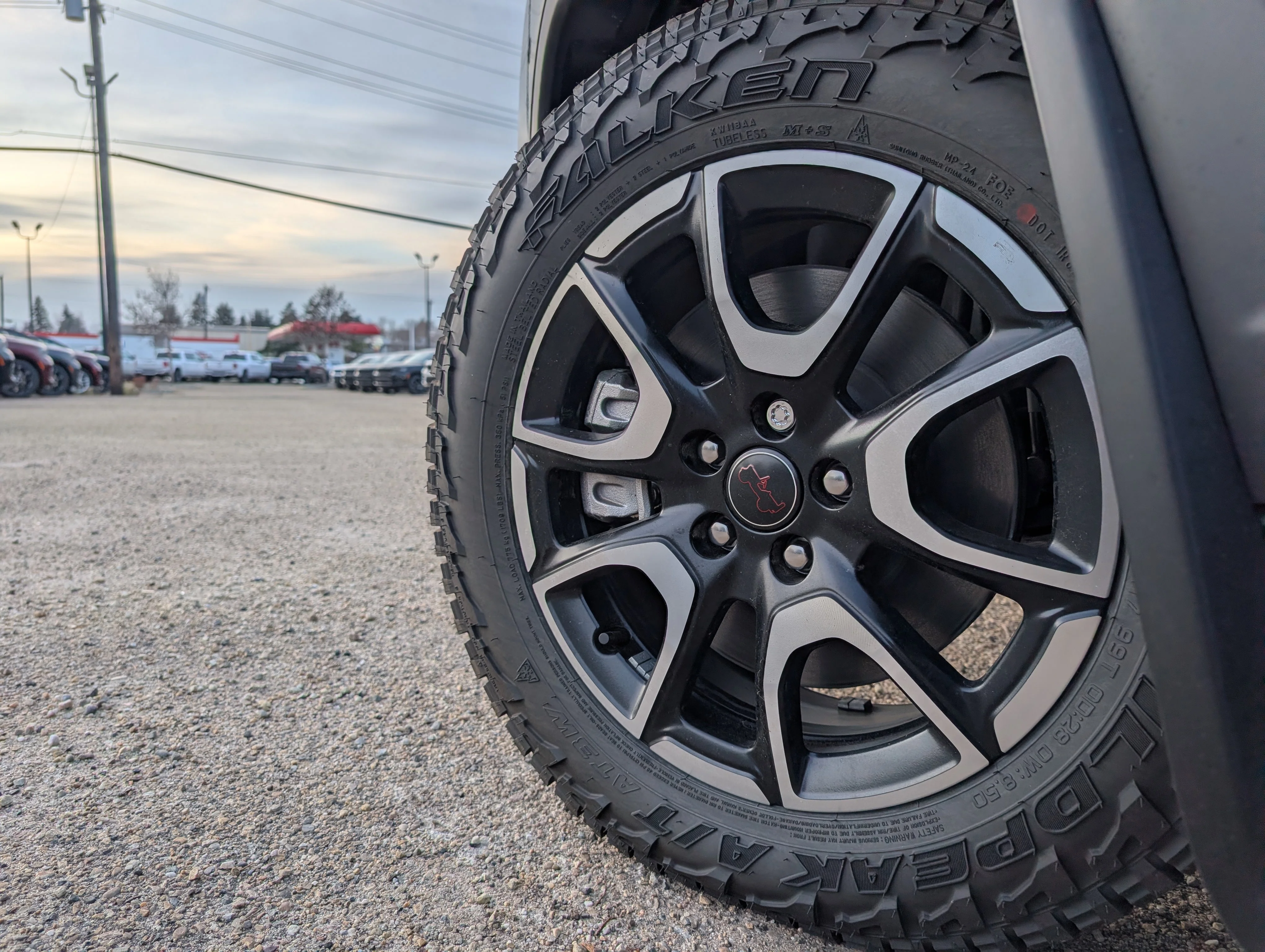 New 2025 Diamond Black Crystal Pearl Jeep Trailhawk Elite image 12