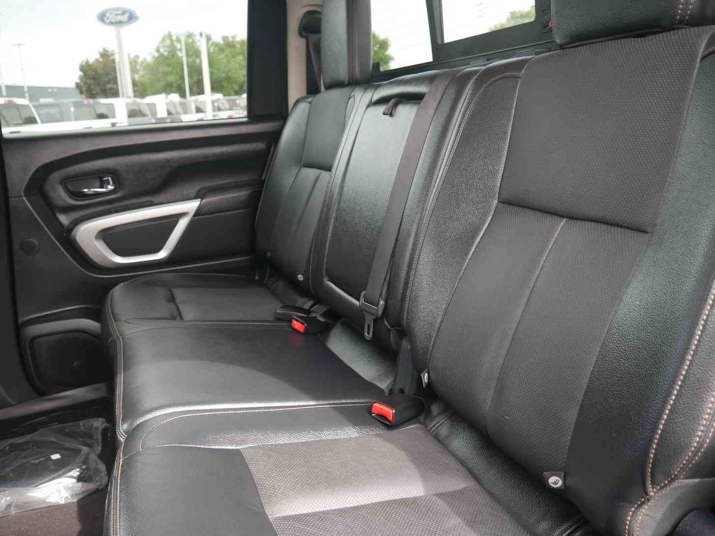 Used 2017 Silver Nissan SL image 16