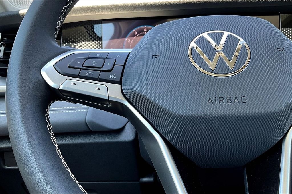 New 2026 White Volkswagen 2.0T SE image 10