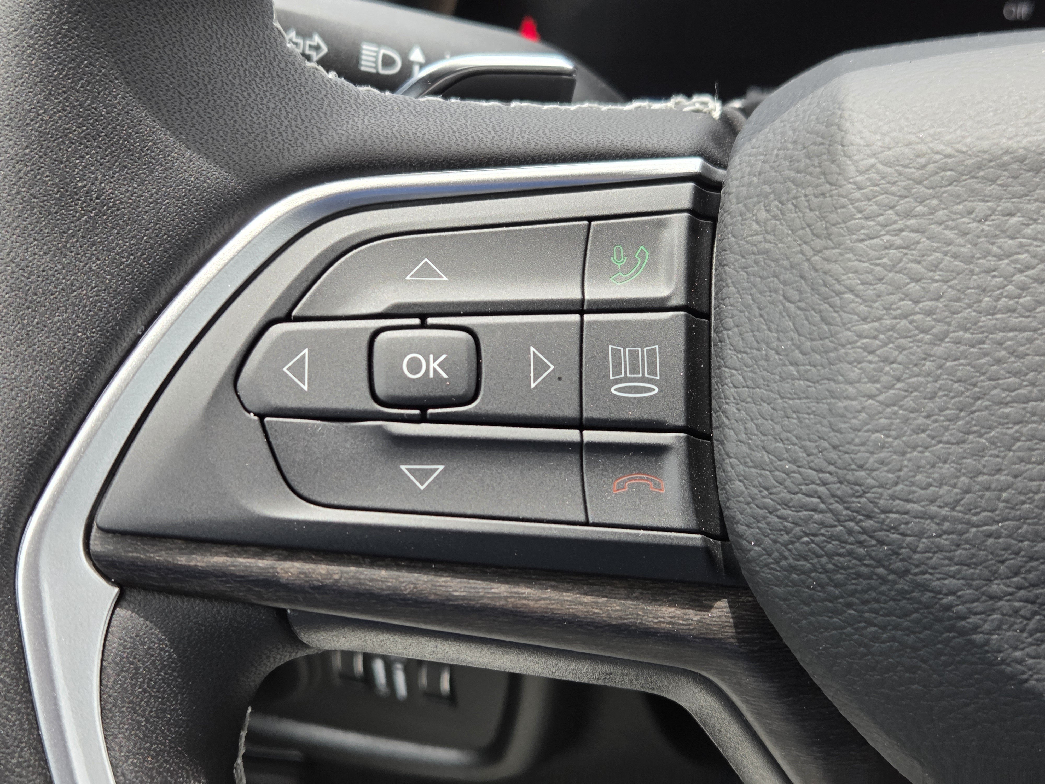 New 2026 Silver Zynith Jeep Laredo Altitude image 16
