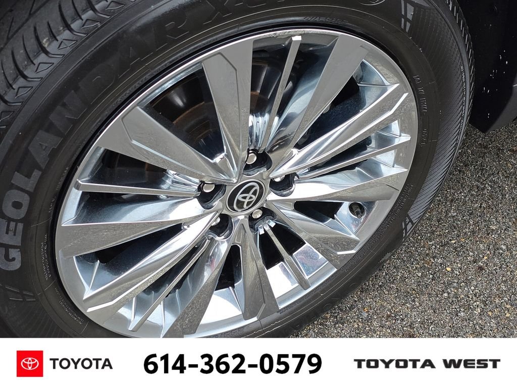 Used 2024 White Toyota Platinum image 10