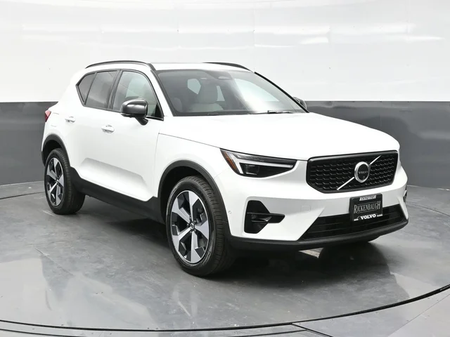 2026 Volvo XC40 B5 Plus