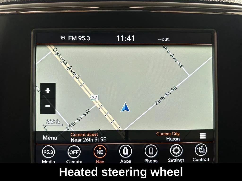 Used 2018 Diamond Black Crystal Pearlcoat Jeep Overland image 15