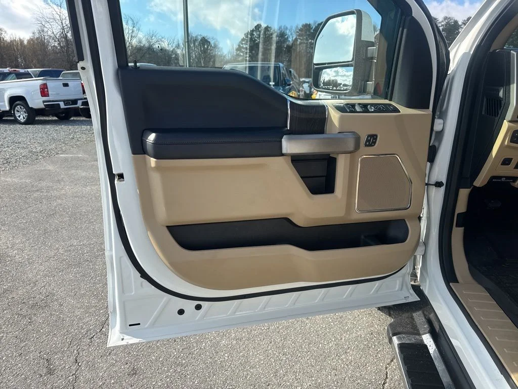 Used 2021 White Ford Lariat image 28