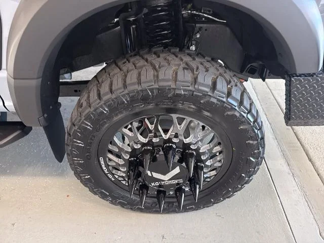 New 2026 Glacier Gray Metallic Tri-Coat Ford F-450® LARIAT® image 22
