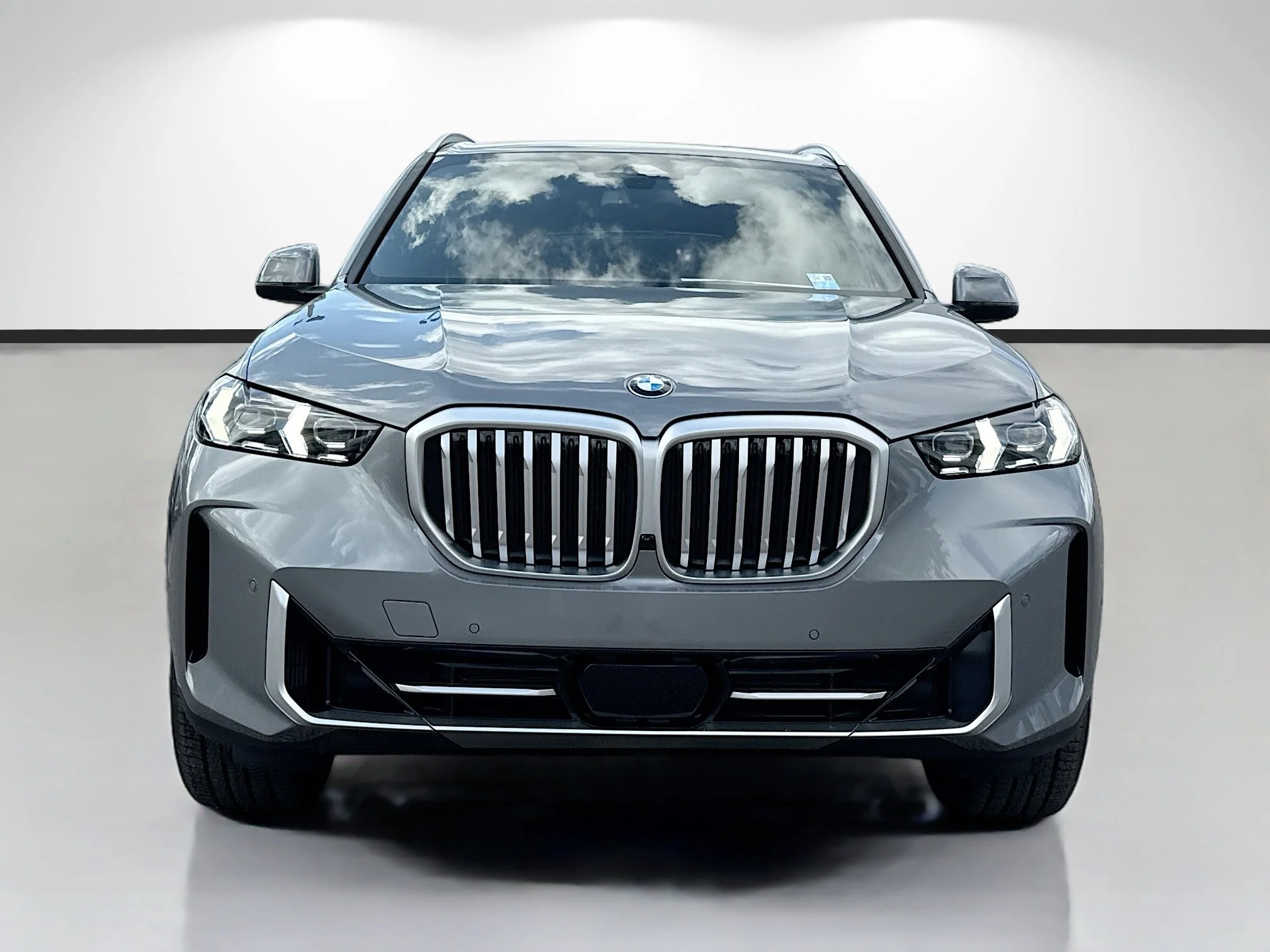 New 2026 Skyscraper Grey Metallic BMW sDrive40i image 8