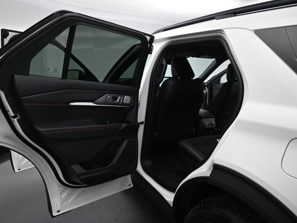 New 2025 Star White Metallic Tri-Coat Ford ST image 22