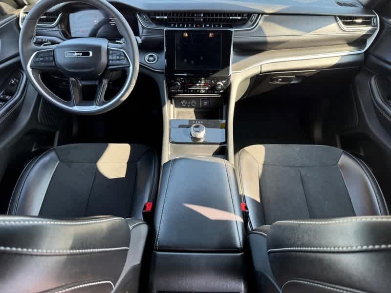 Used 2023 Diamond Black Crystal Pearlcoat Jeep Altitude image 14