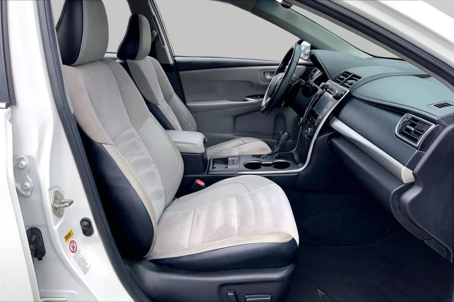 Used 2015 Super White Toyota XSE image 9