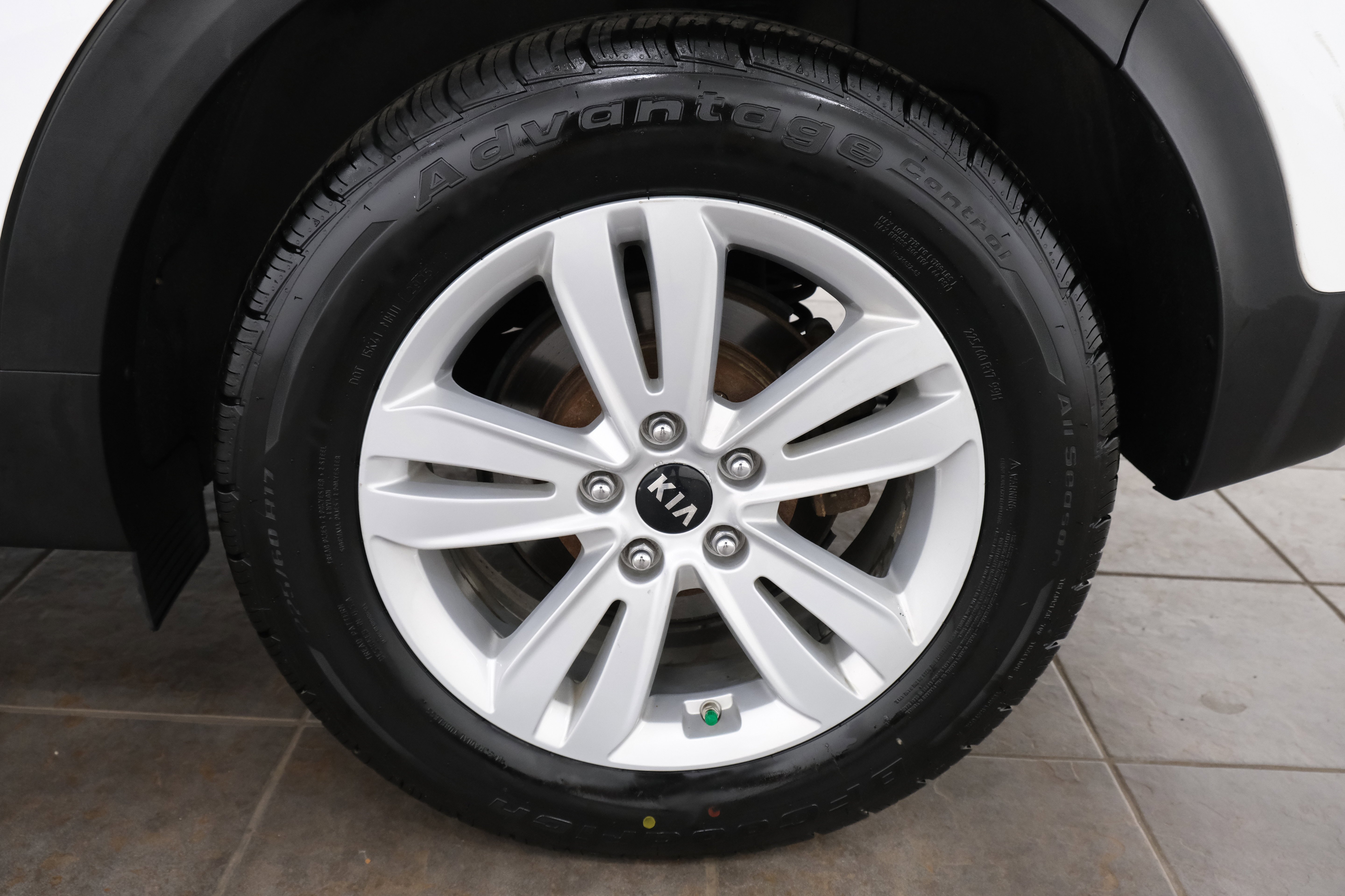 Used 2018 Clear White Kia LX image 35