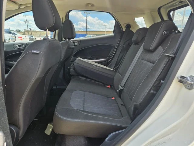 Used 2020 Diamond White Ford SE image 5
