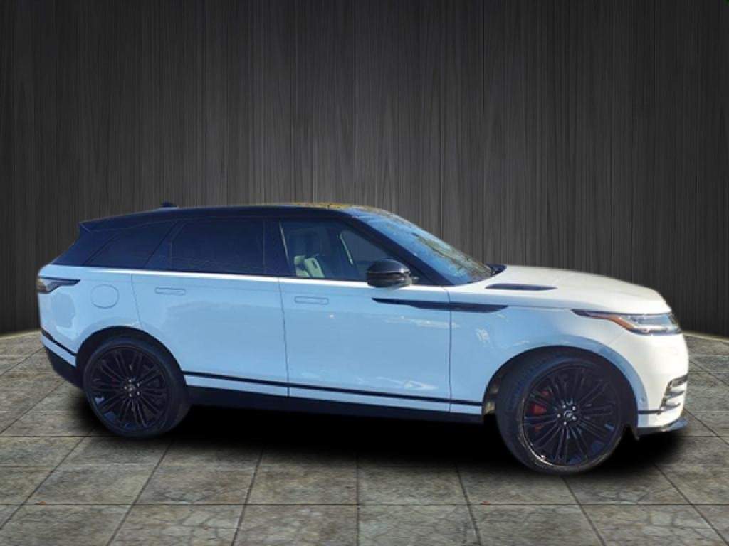 New 2025 Fuji White LAND ROVER Dynamic HSE image 2