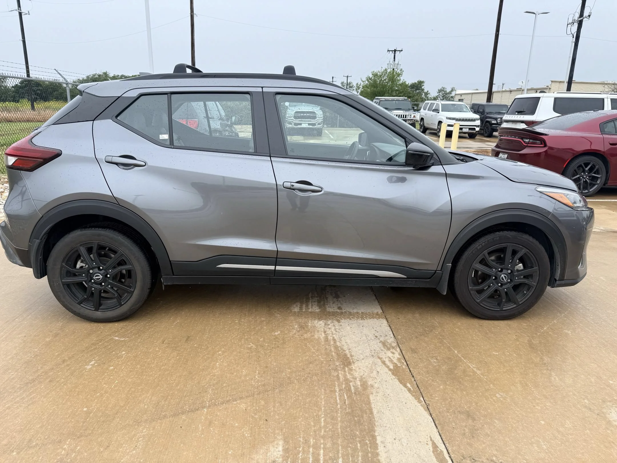 Used 2023 Gray Nissan SR image 3