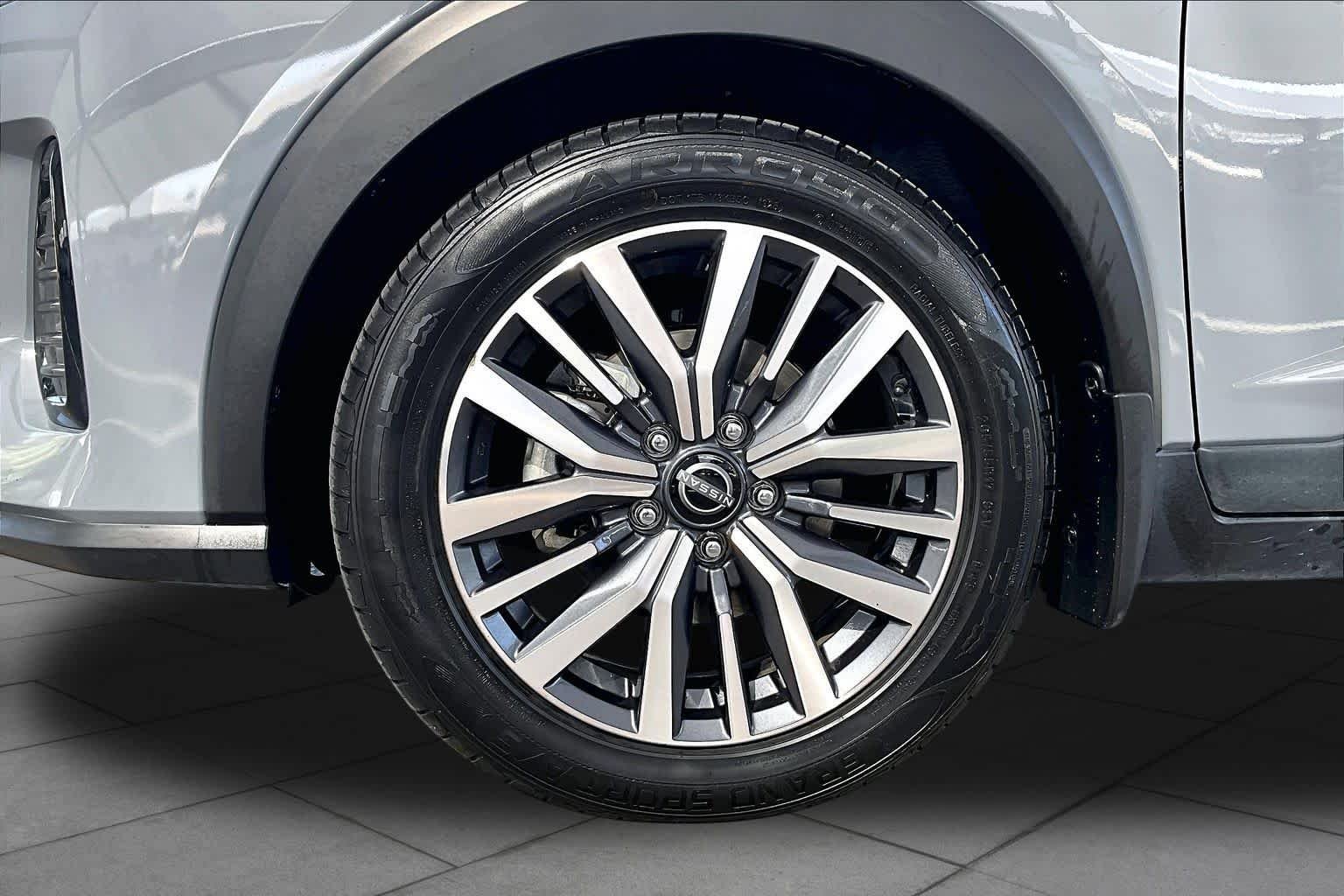 Used 2023 Boulder Gray Pearl Nissan SV image 11