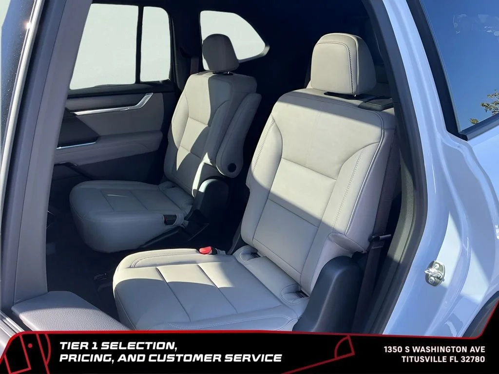 New 2026 Glacier White Tricoat GMC Elevation image 19