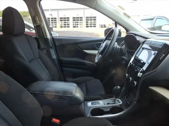 Used 2020 White Subaru Base image 20