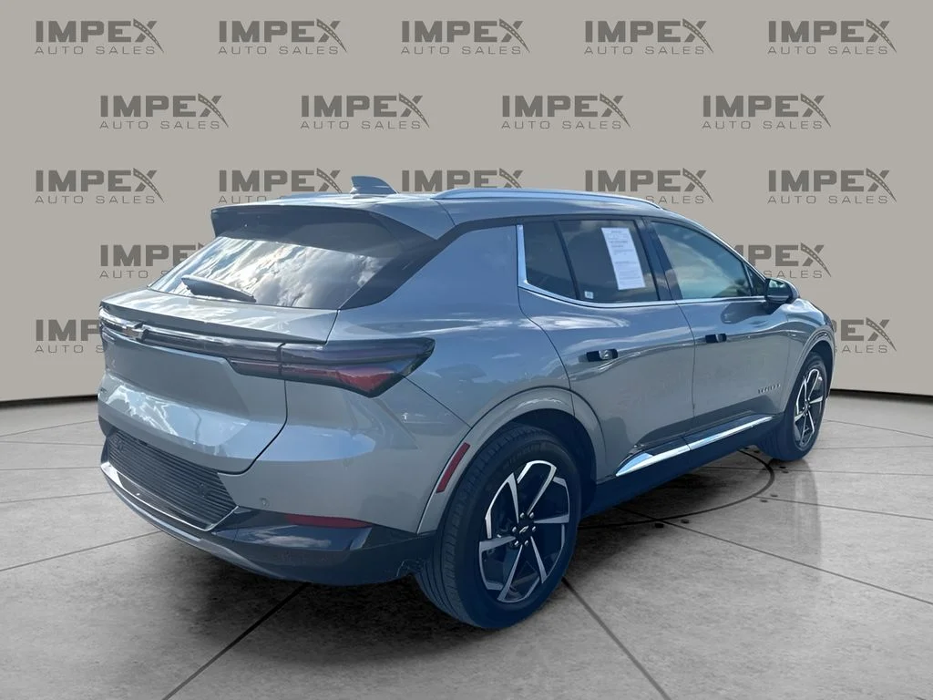 Used 2025 Gray Chevrolet LT image 5