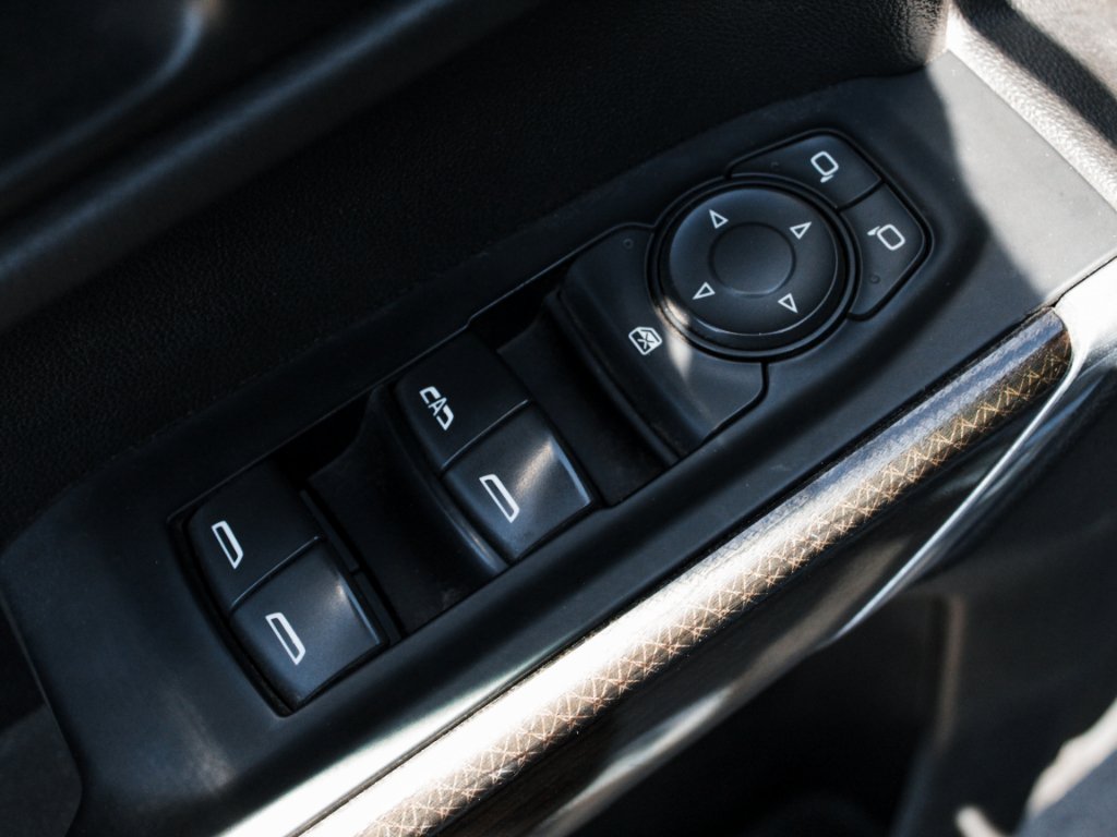 Used 2020 Shadow Gray Metallic Chevrolet LT image 9