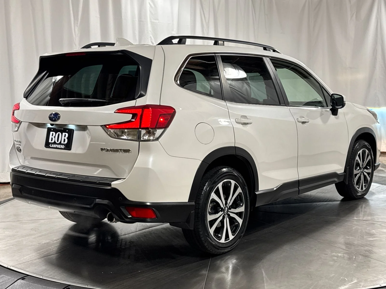 Used 2023 Crystal White Pearl Subaru Limited image 10