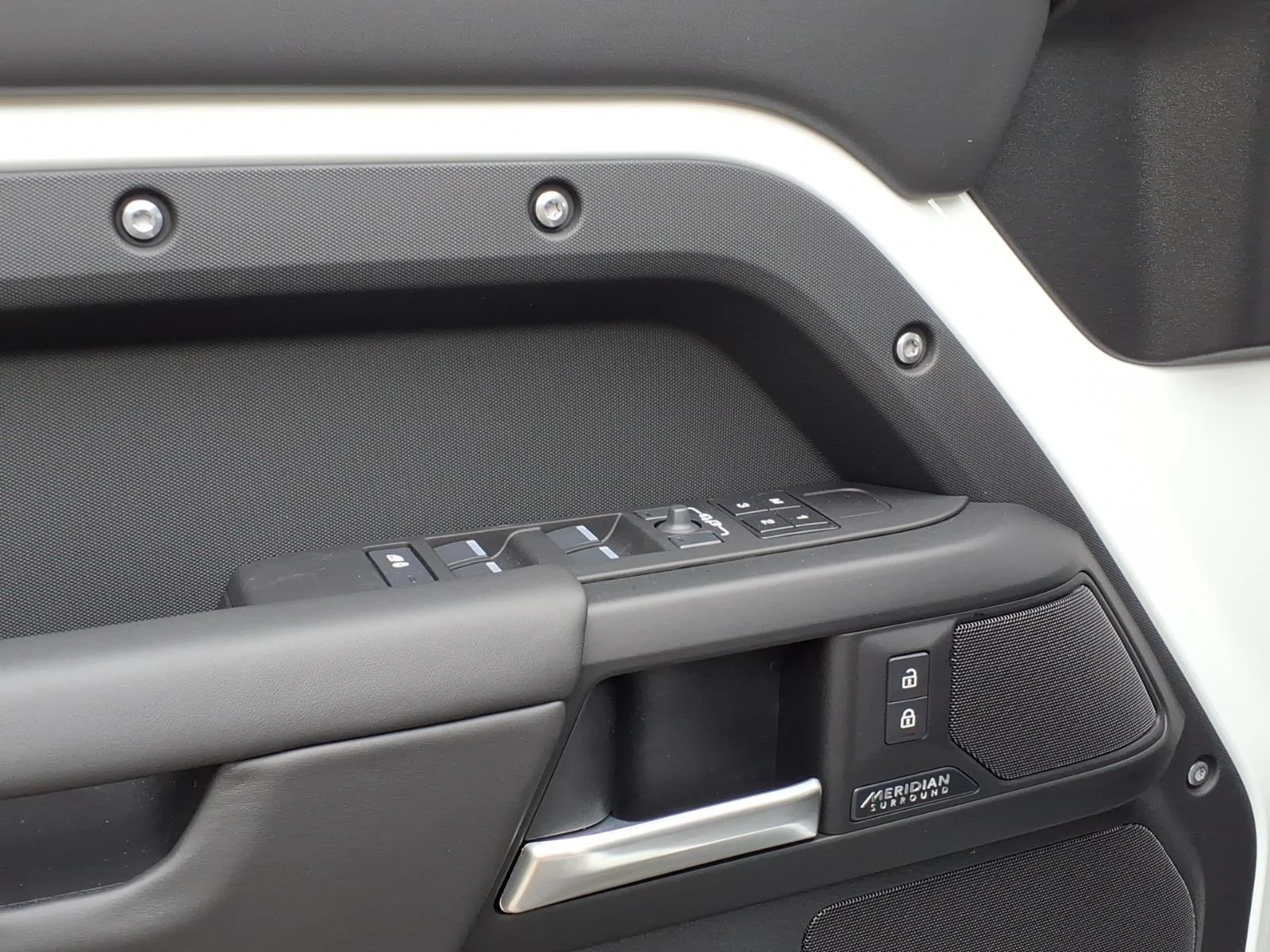 New 2026 Fuji White Land Rover 110 X-Dynamic SE image 10