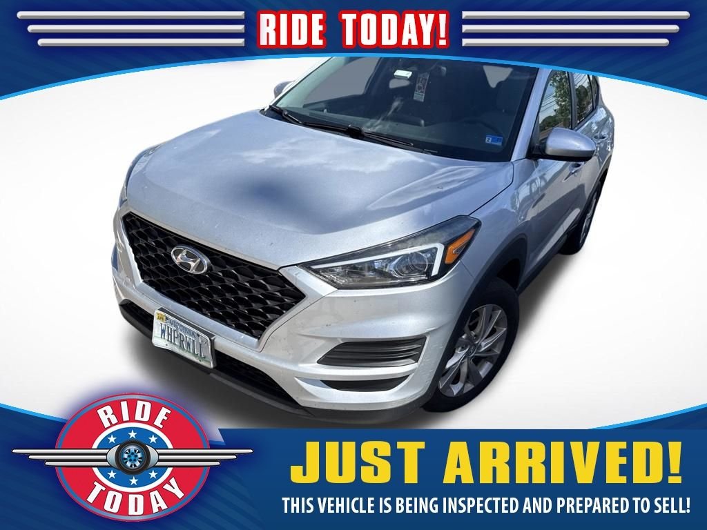 Used 2019 Molten Silver Hyundai SE image 1