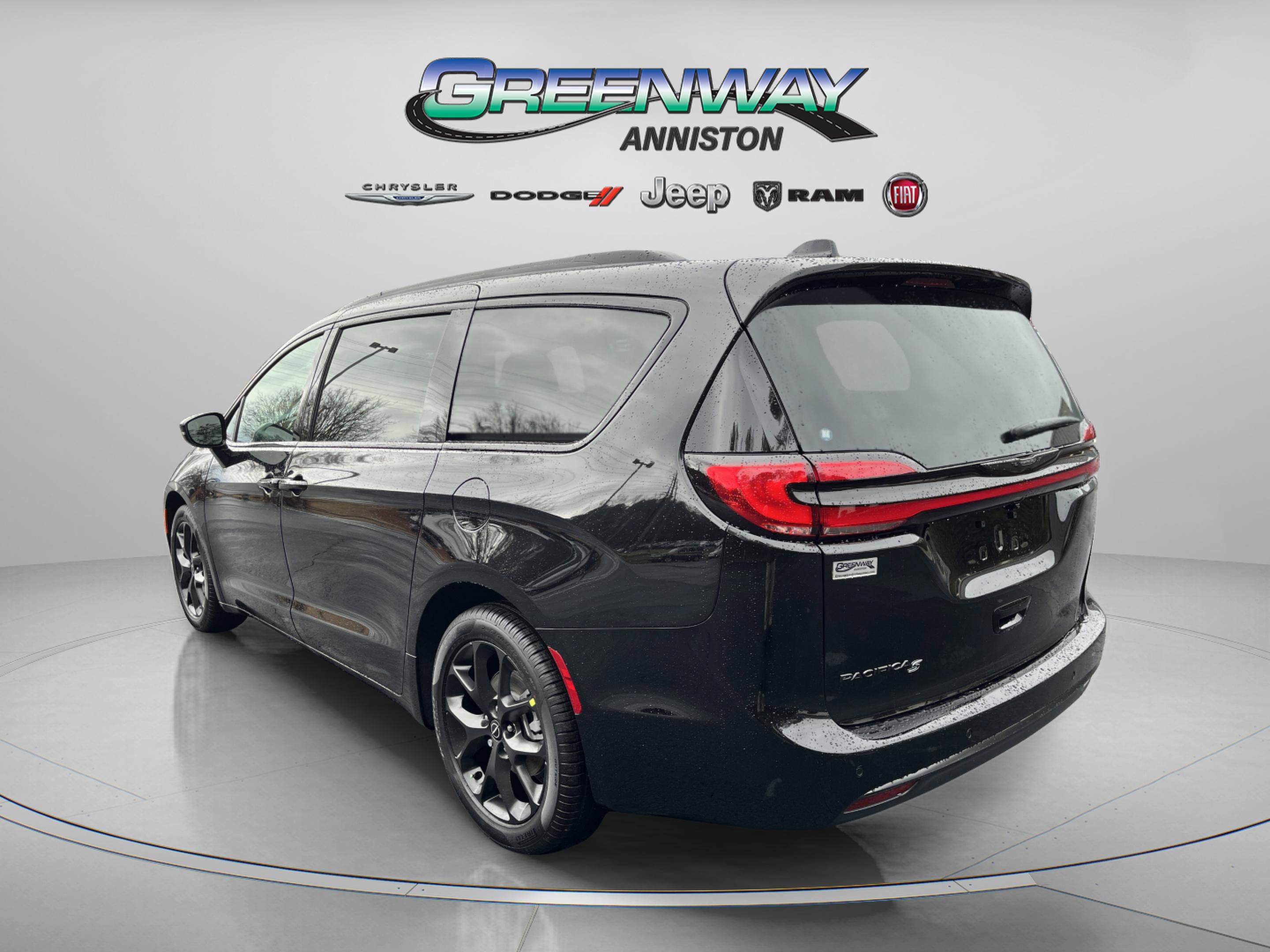 New 2026 Diamond Black Crystal Pearl-Coat Exterior Paint Chrysler Select image 5