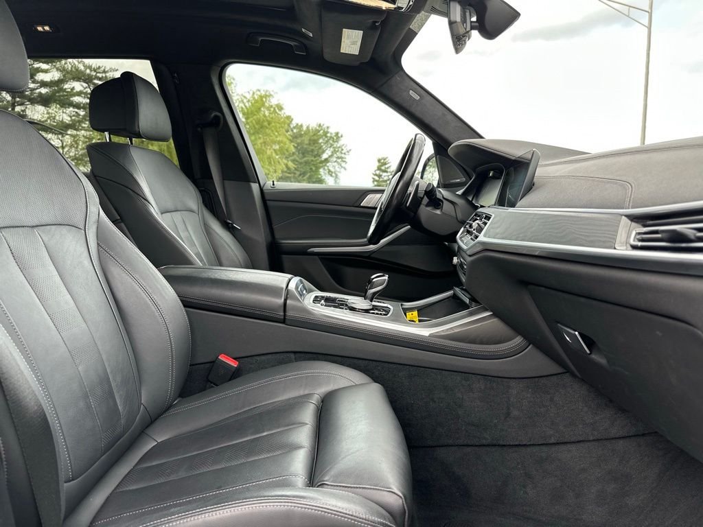 Used 2022 Phytonic Blue Metallic BMW xDrive40i image 24