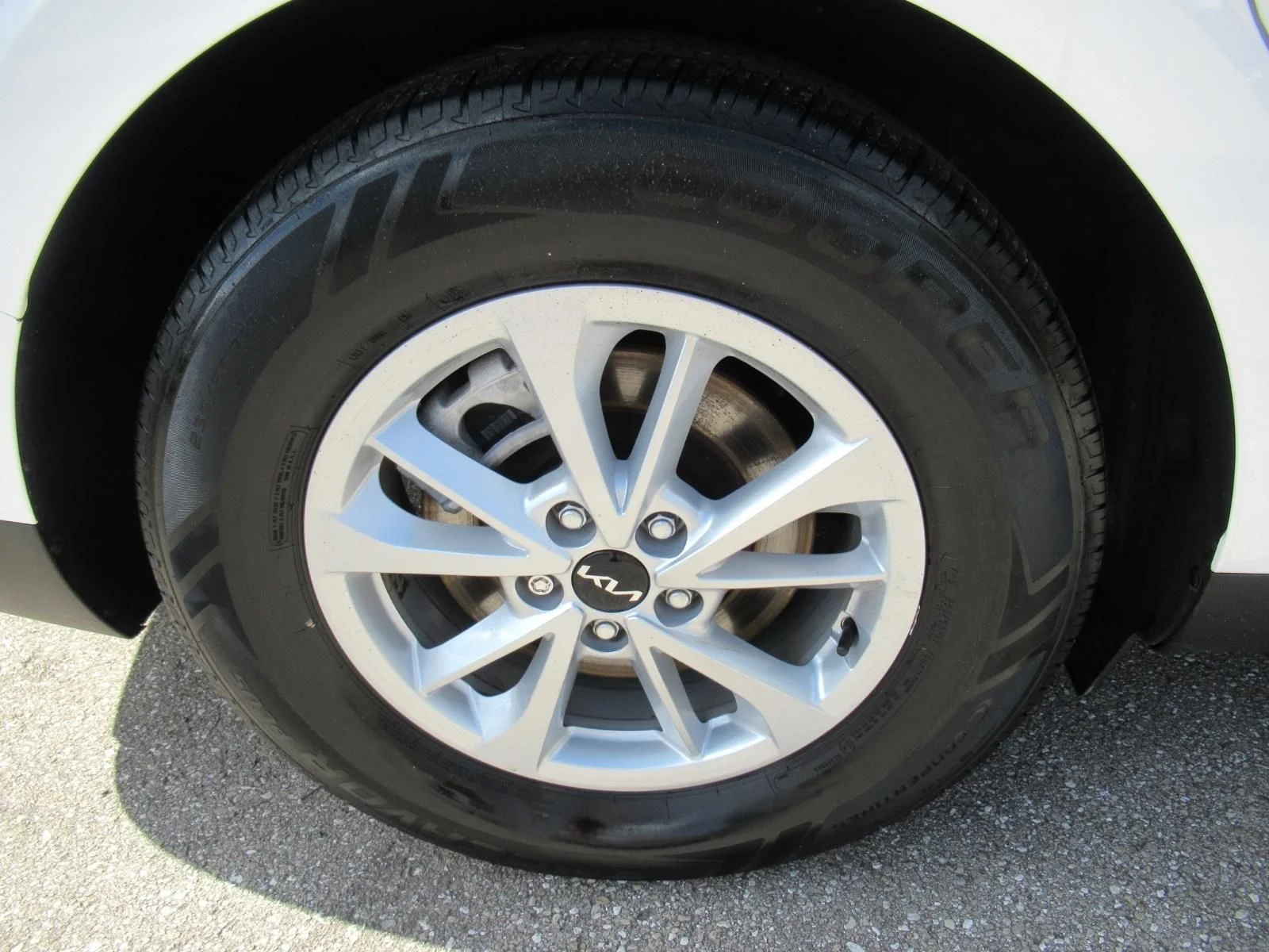 Used 2024 White Kia LX image 8
