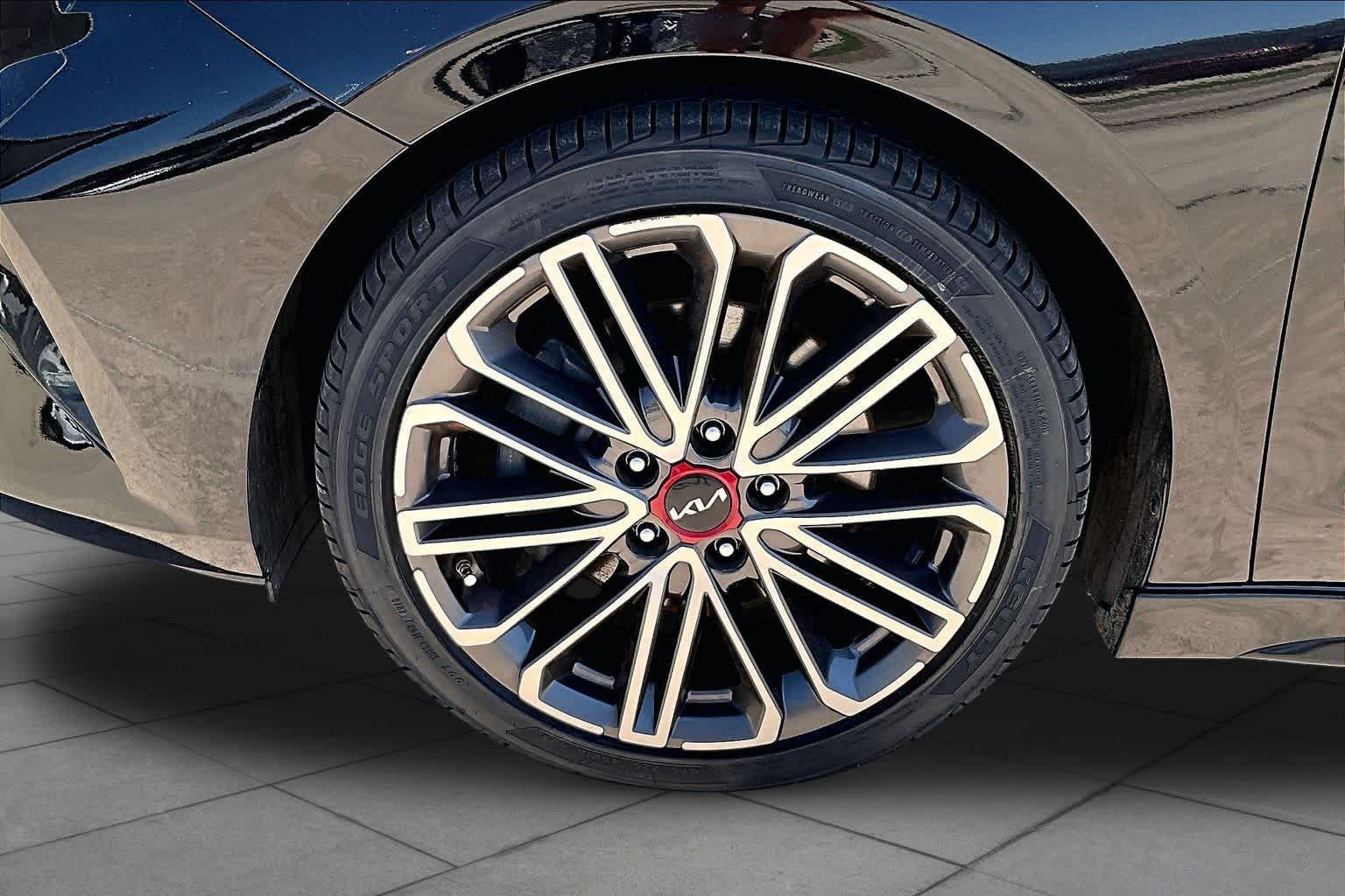 Used 2022 Aurora Black Kia GT image 8