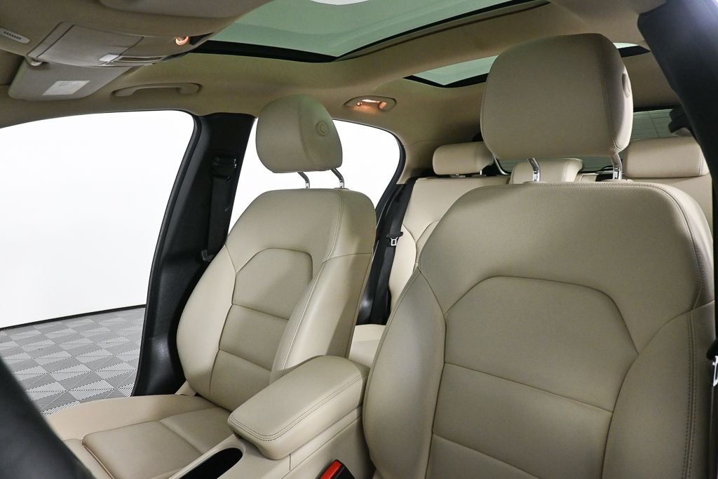 Used 2020 White Mercedes-Benz GLA 250 image 5