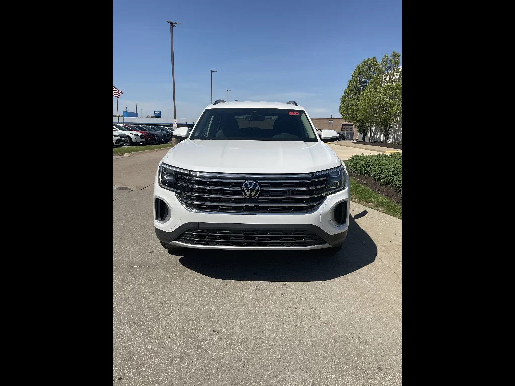 New 2026 Opal White Pearl Volkswagen SE 4Motion image 2